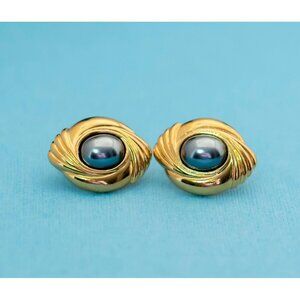 Vintage Goddess Eyes Clip On Earrings by Avon - N14